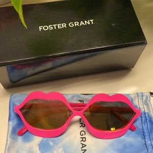 Foster grant pink lip sunglasses